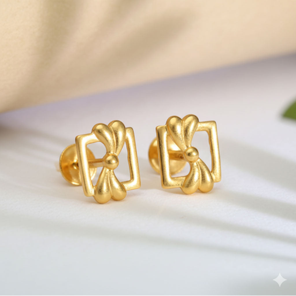 Durable anti-tarnish earrings in stainless steel, featuring modern minimalist styles for everyday use.