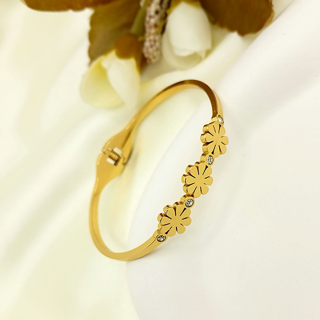 Gold-Plated floral bangle ( Free Size)