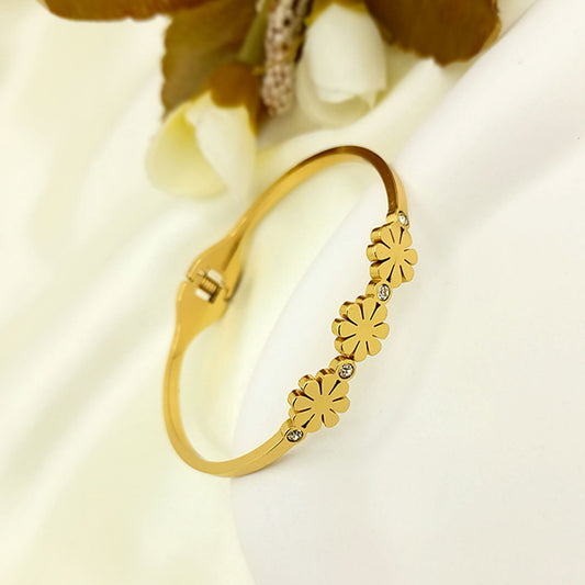 Gold-Plated floral bangle ( Free Size)