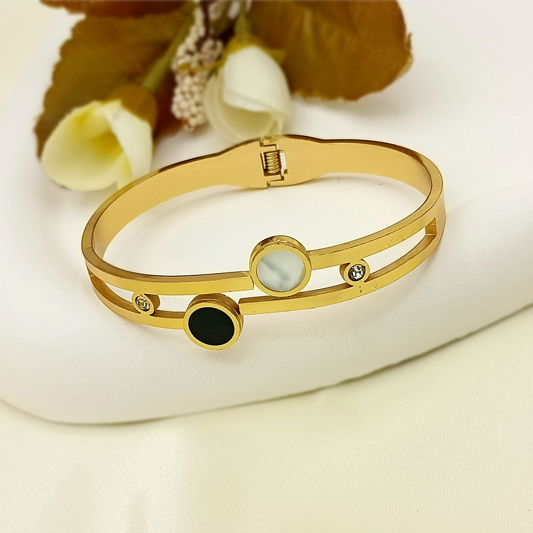 Black and white enamel bangle ( Free Size)