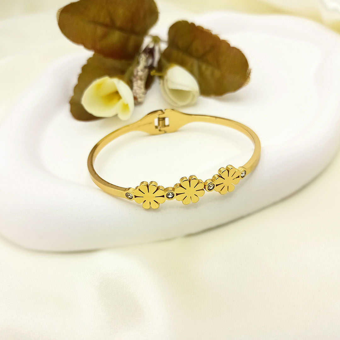 Gold-Plated floral bangle ( Free Size)