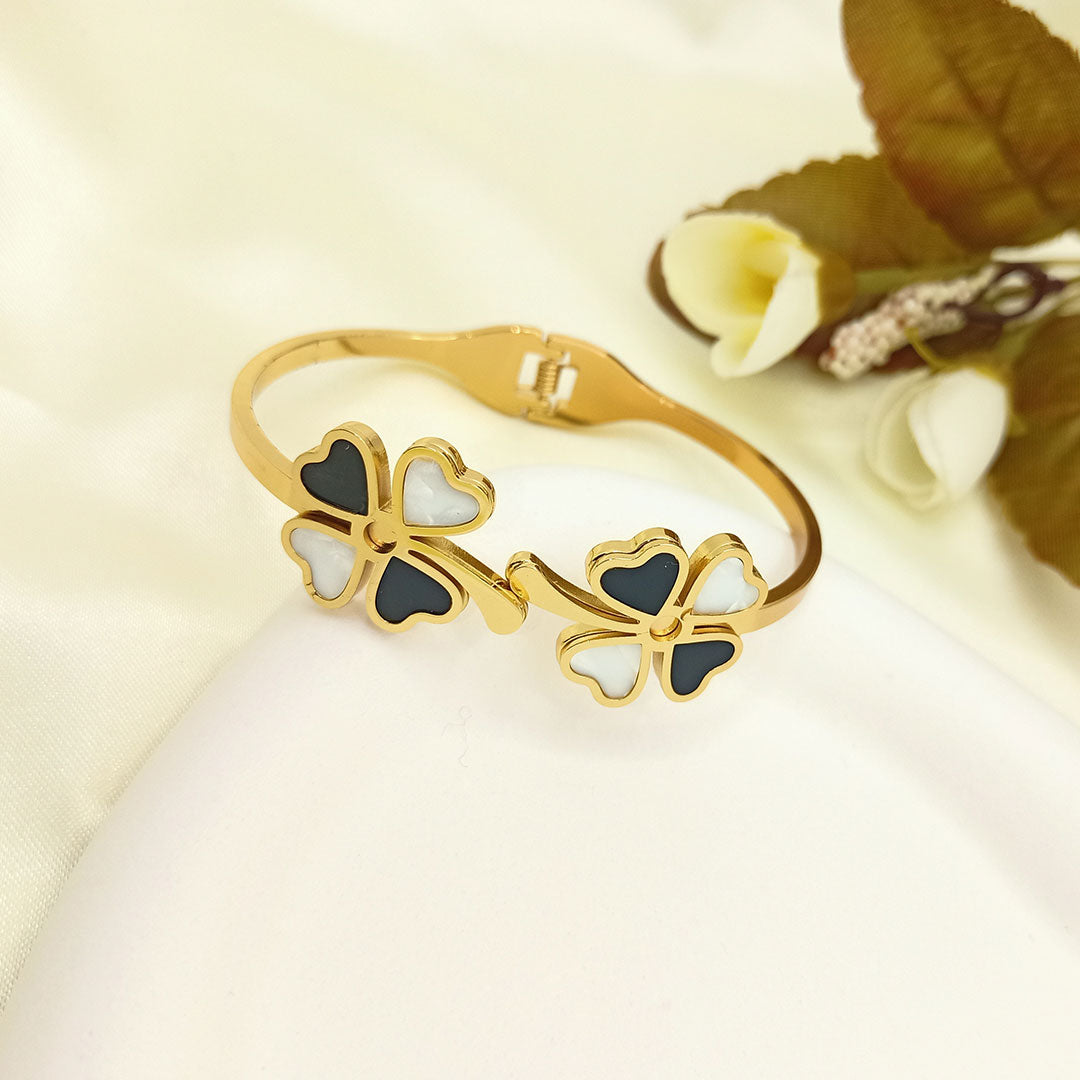 dual clover bangle ( free size) dual clover bangle ( free size)