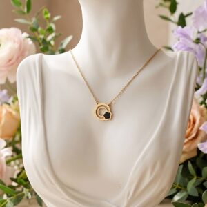 clover circle pendant necklace