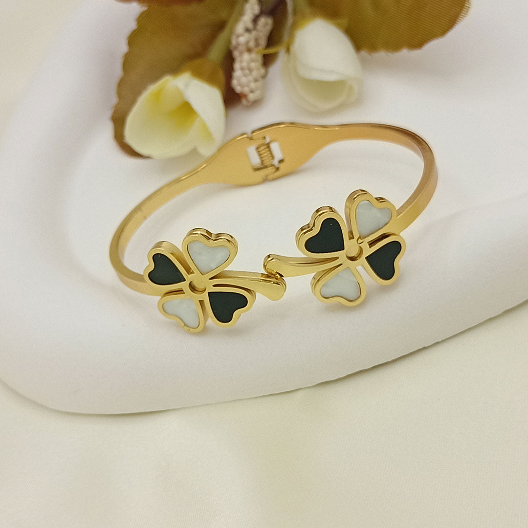 dual clover bangle ( free size) dual clover bangle ( free size)