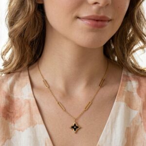 black clover geometric link anti tarnish gold necklace.