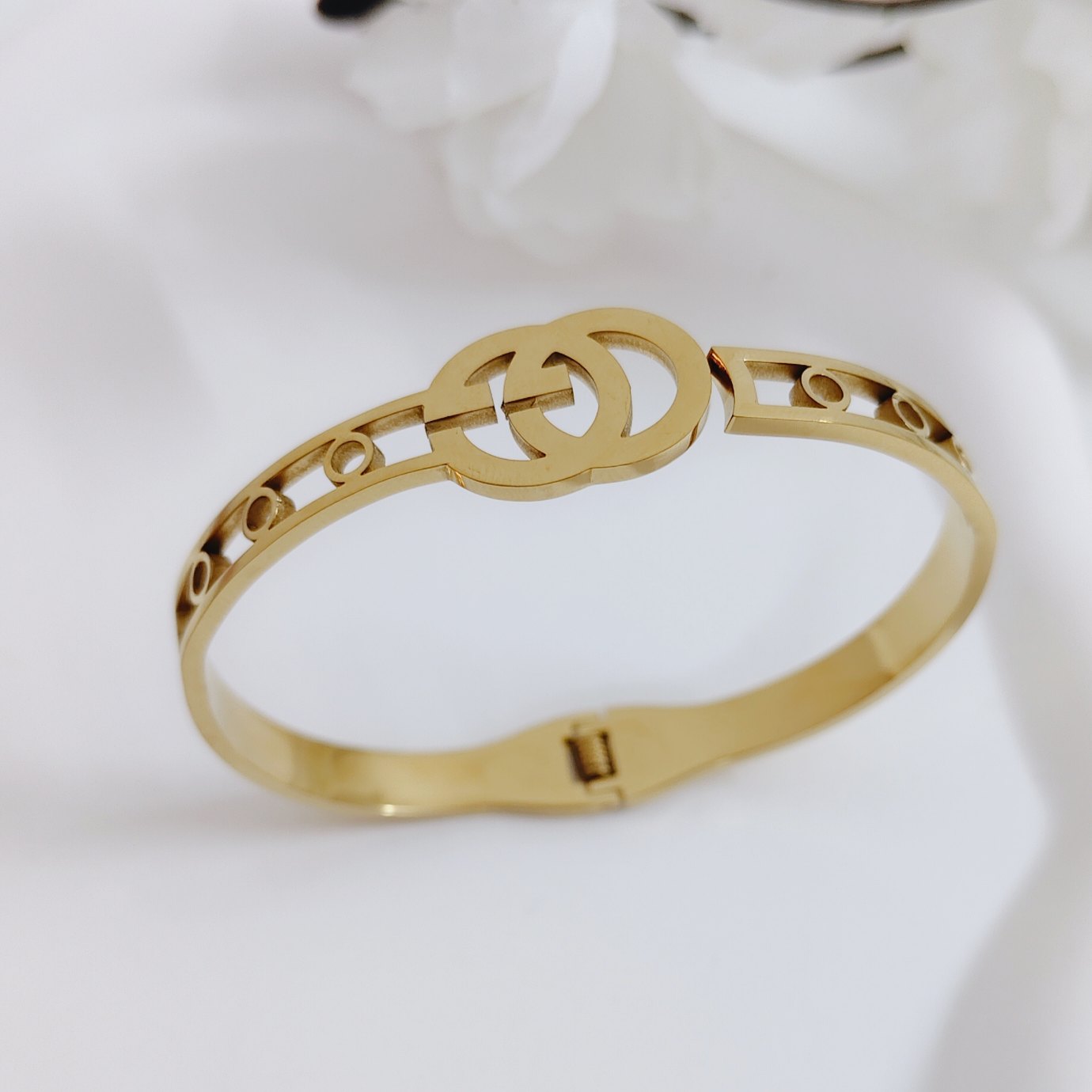 interlinked circle bracelet interlinked circle bracelet