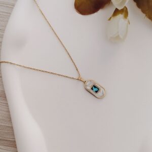 emerald center bar pendant