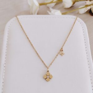 four leaf clover pendant necklace