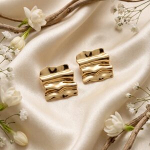 ripple stud earrings